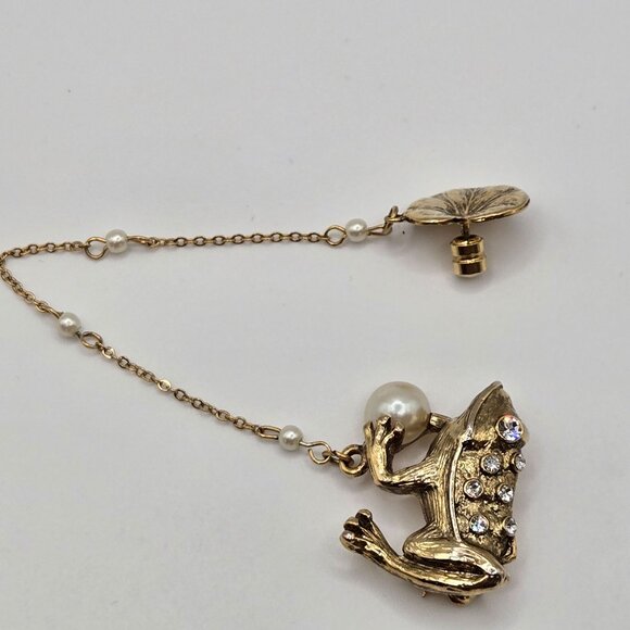 VTG Gold Tone Whimsy Fairy Cottage Frog Lilly pad Chain Link Faux Pearl Tie Tac - Picture 7 of 11